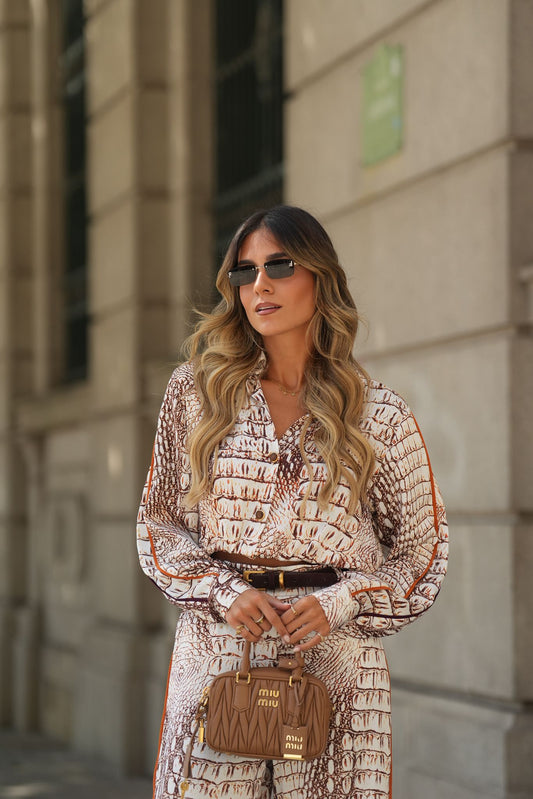 Camisa estampada animal em cetim