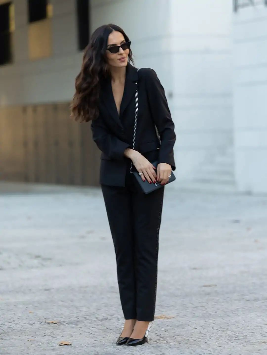 Calça com perneira justa e detalhe na lateral