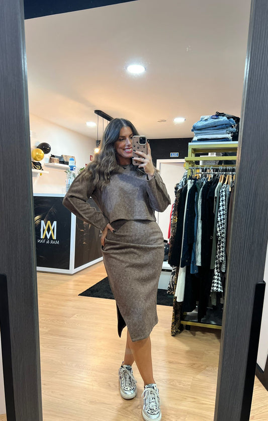 Saia Midi com Acabamento Pele de Pêssego e Aplicações Brilhantes