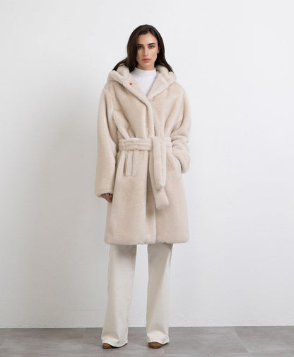 Casaco Teddy com Capuz e Cinto