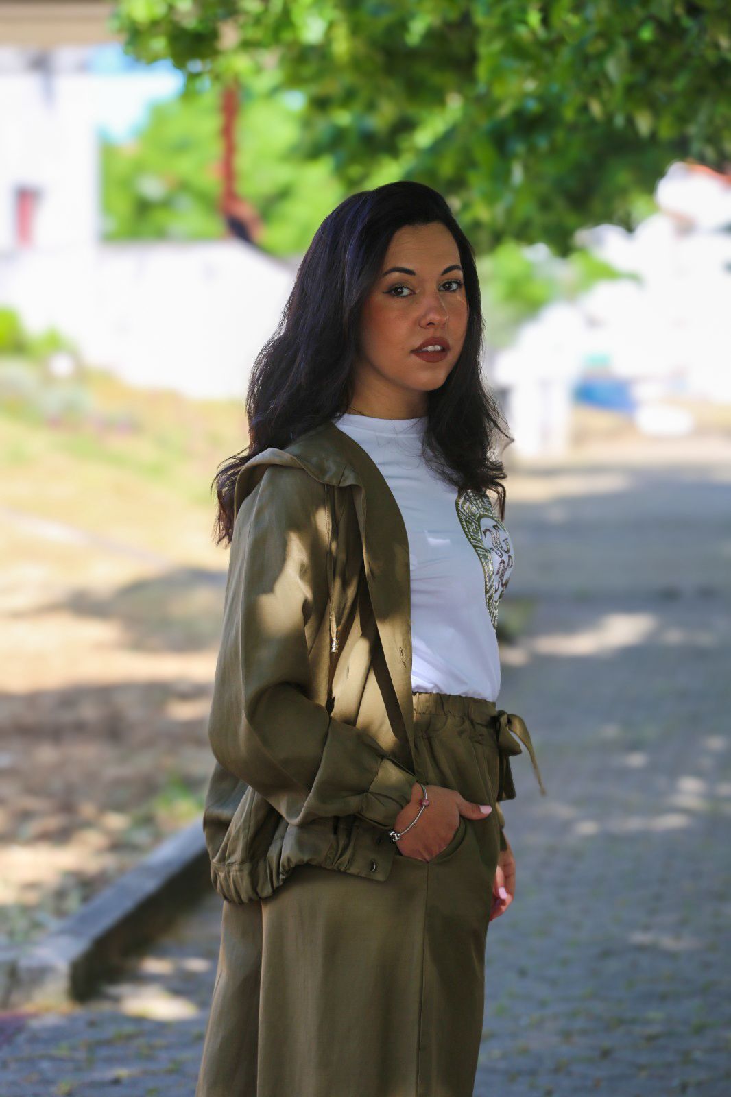 Casaco Leve com Capuz – Verde Khaki