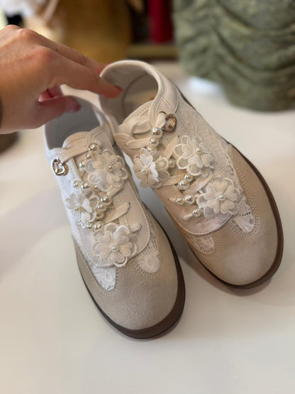 Sapatilha com Renda e Pérolas