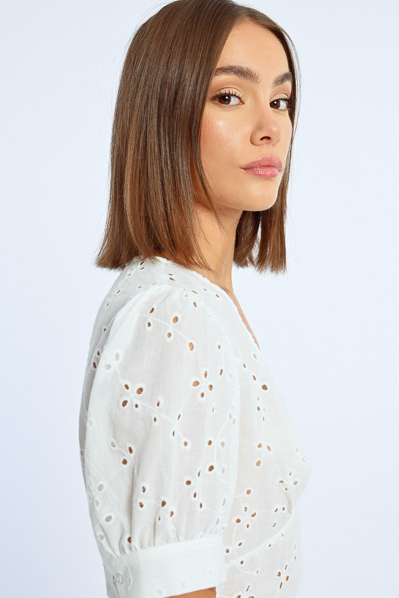 Blusa manga balão com bordado inglês