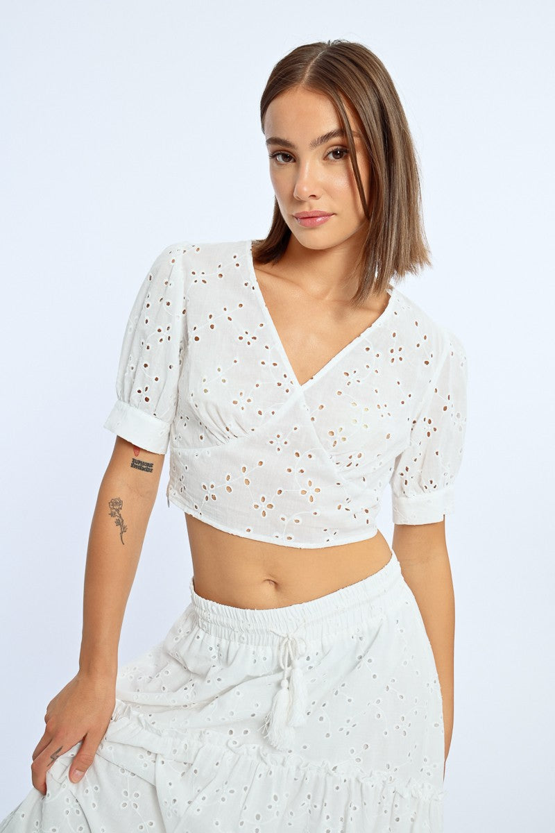Blusa manga balão com bordado inglês