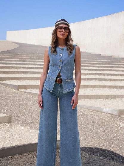 Colete jeans com detalhe de corrente