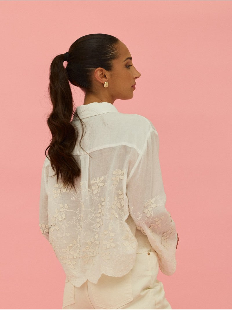 Blusa com bordados
