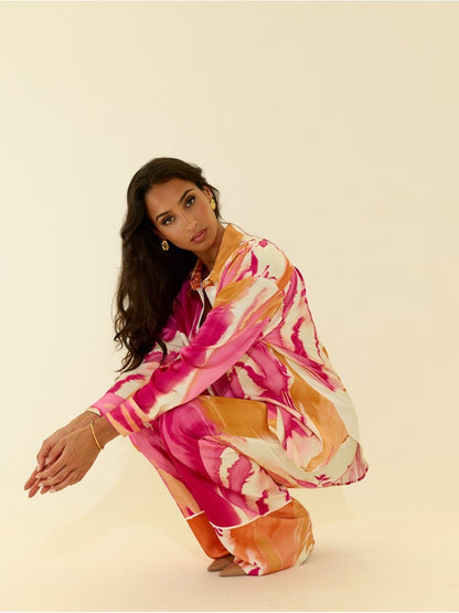 Blusa fluída estampada de ombro caído