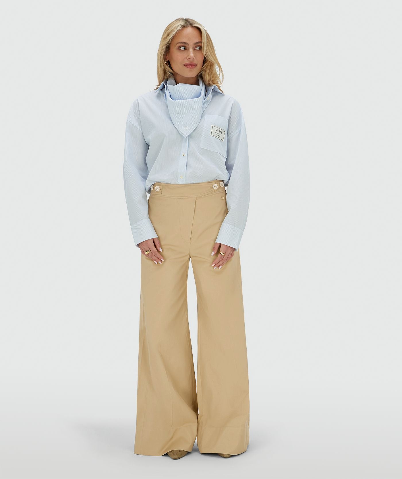 Blusa oversized com amarração em lenço - listras azuis vibrantes