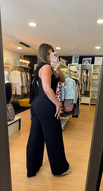Macacão Comfort Pantalona Canelado Com Capuz