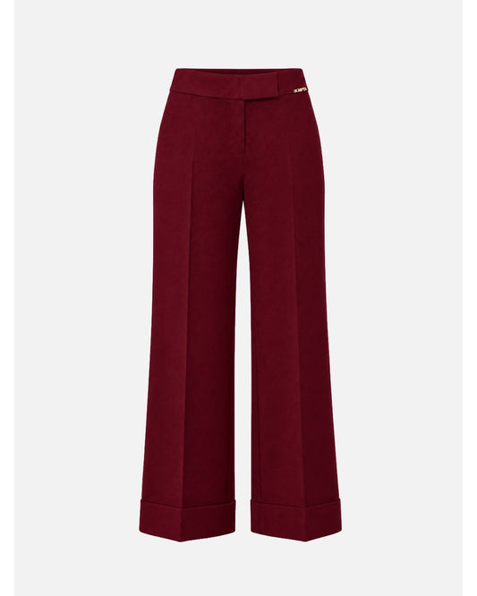 Calça wide leg com marcação na baínha