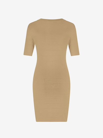 Vestido Justo com Botões Frontais