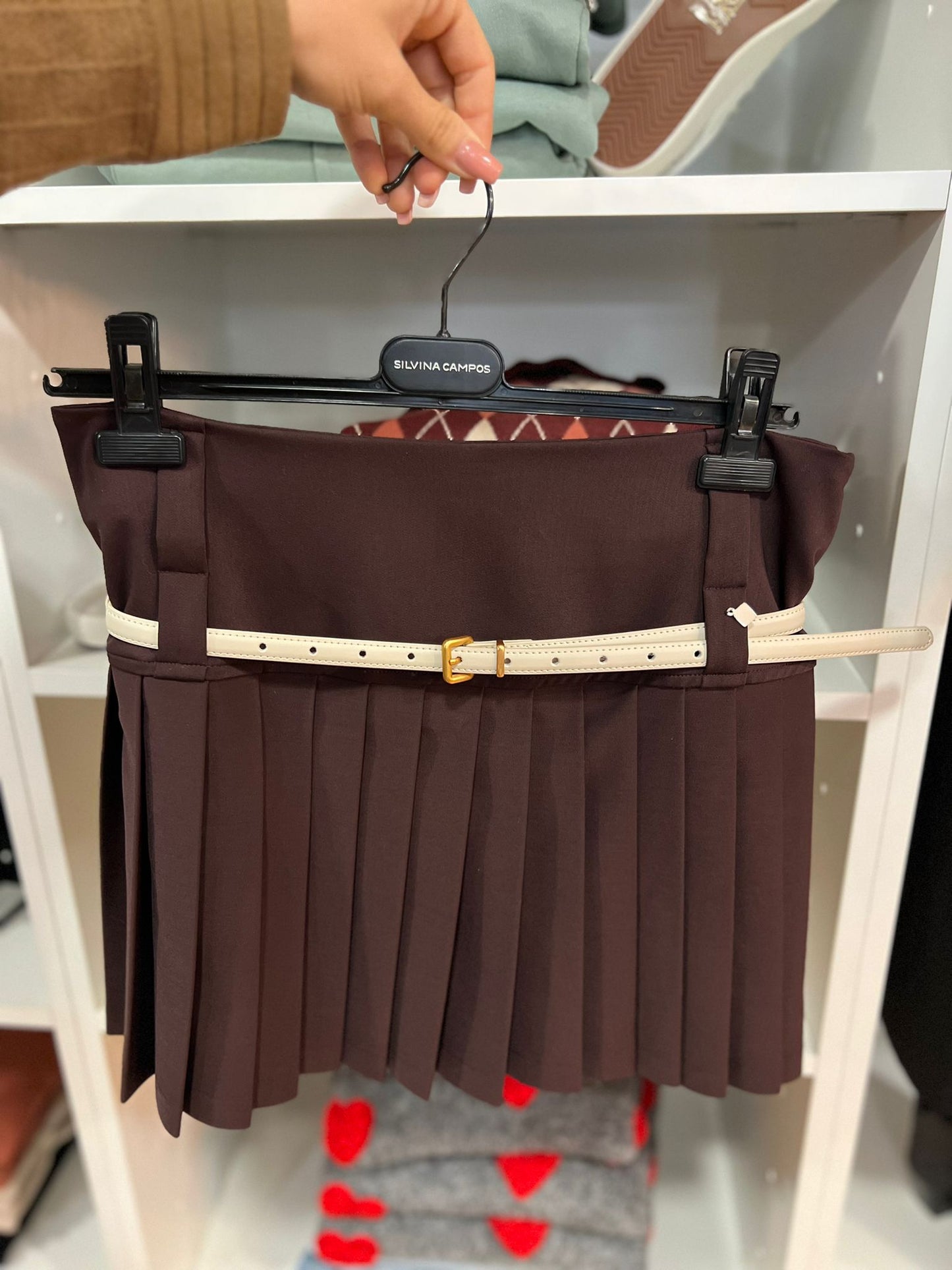 ✨ Saia de Pregas com Cinto – A mini mais trendy da estação