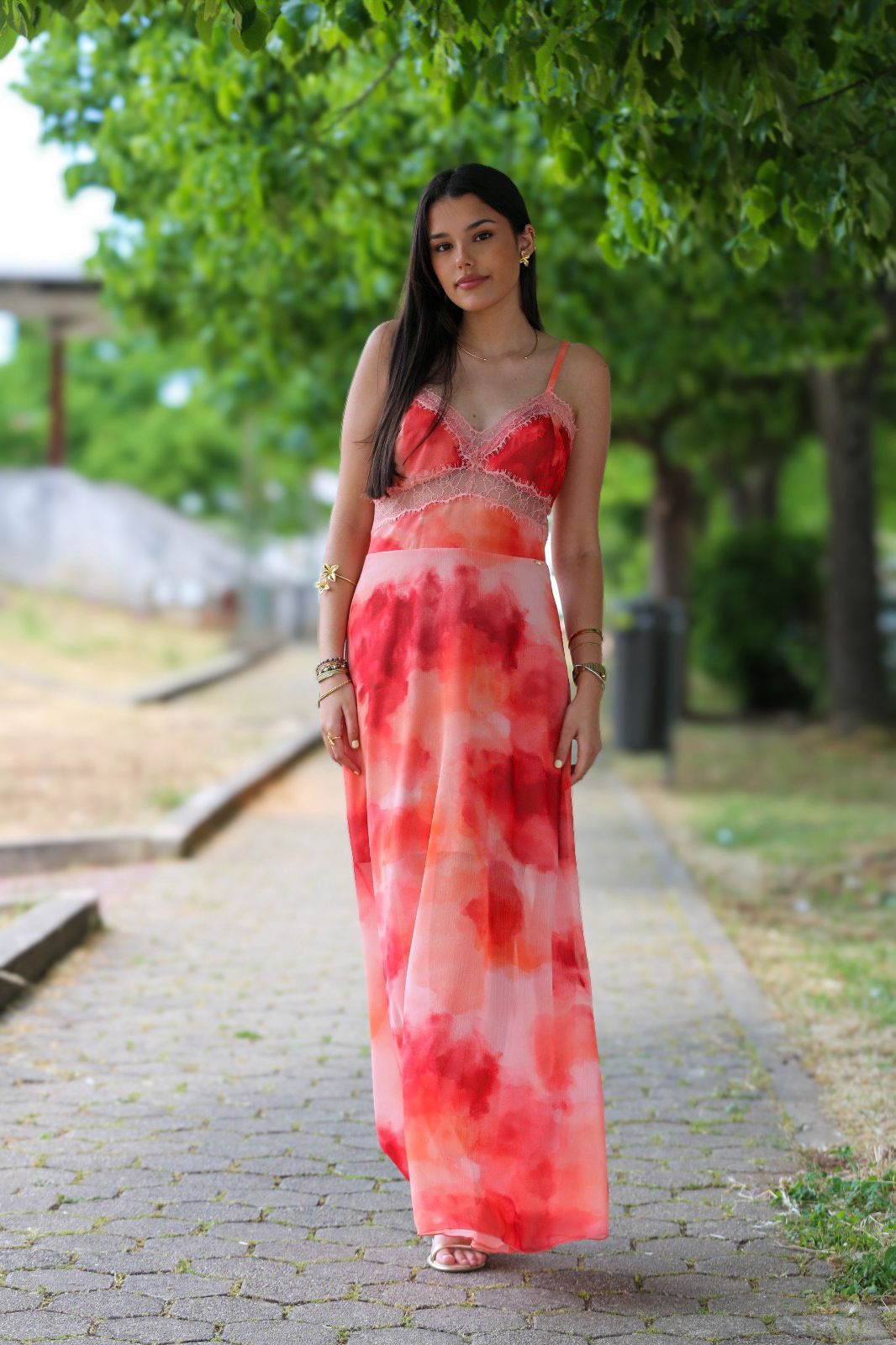 Vestido comprido tye dye com detalhes em renda