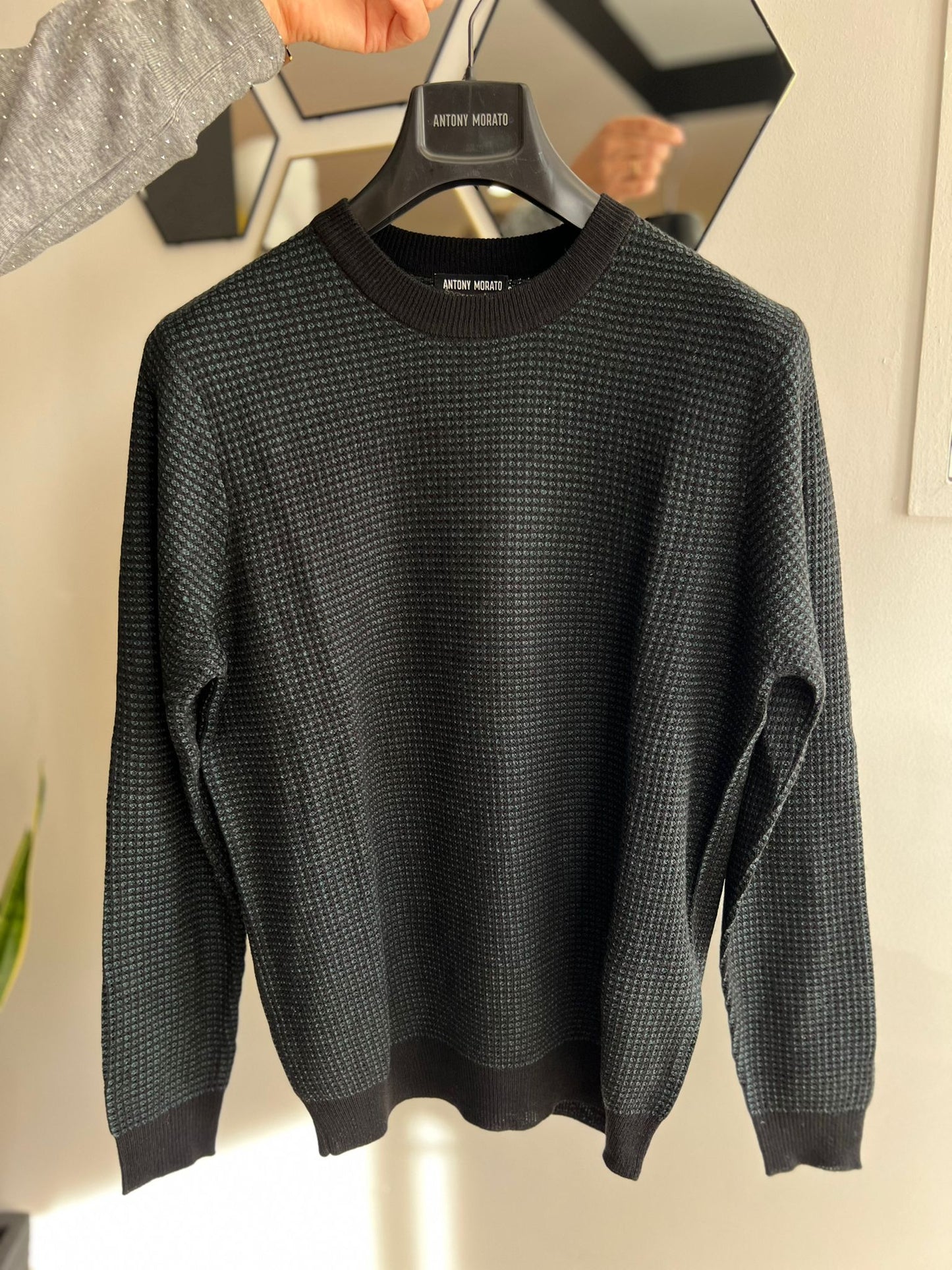 Camisola Antony Morato – Malha Texturada Micro Pattern (Preto/Verde Petrol)