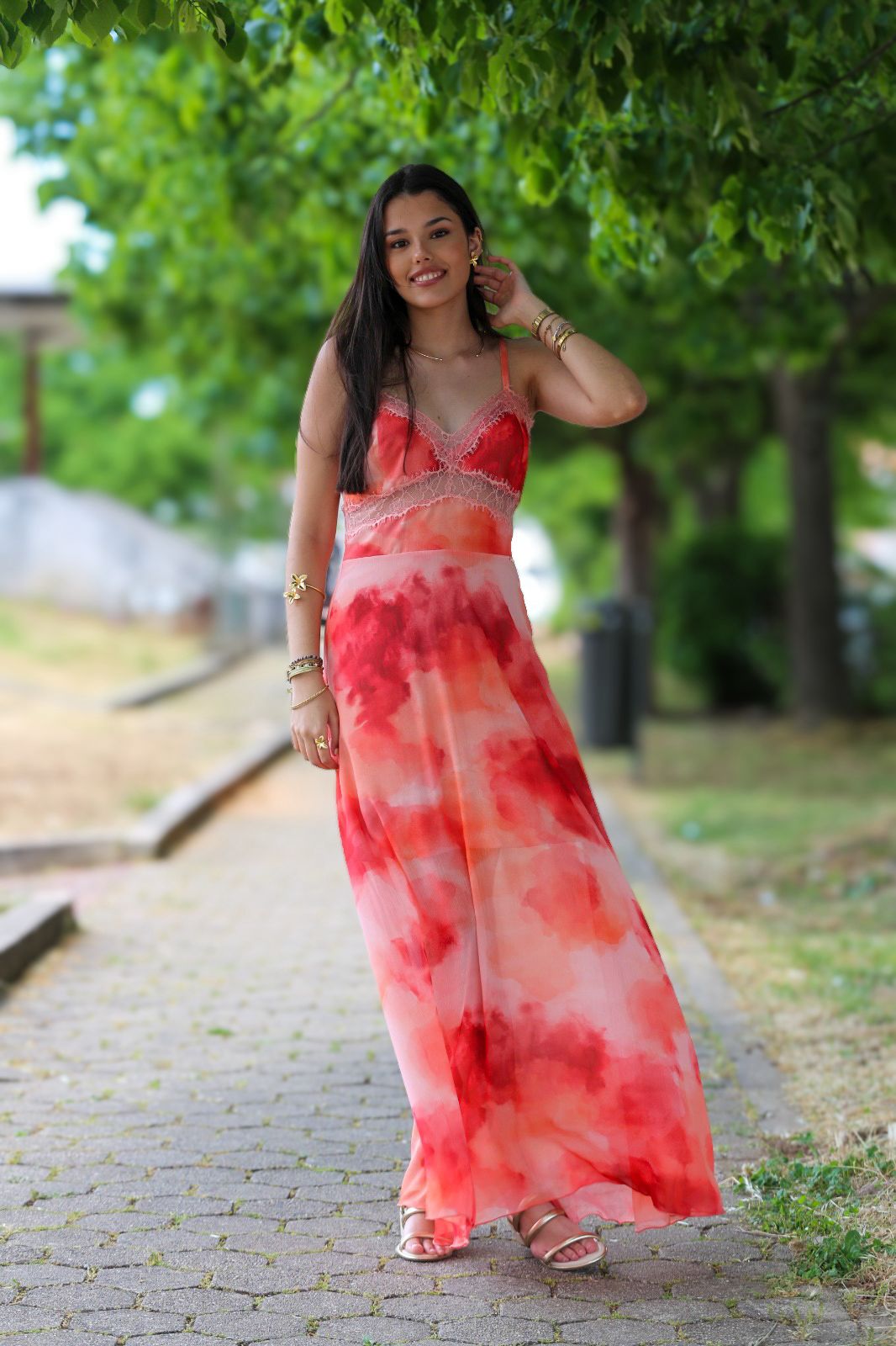 Vestido comprido tye dye com detalhes em renda