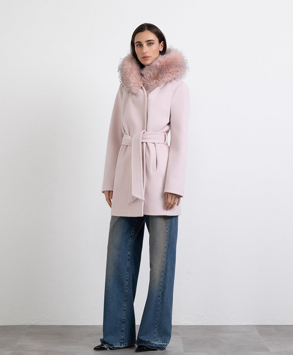 Casaco Curto com Capuz e Gola em Pelo Sintético