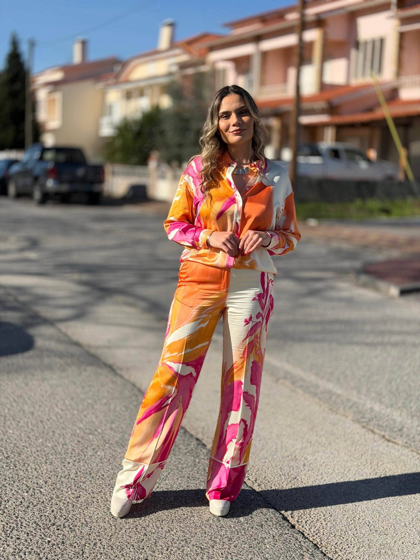 Blusa fluída estampada de ombro caído