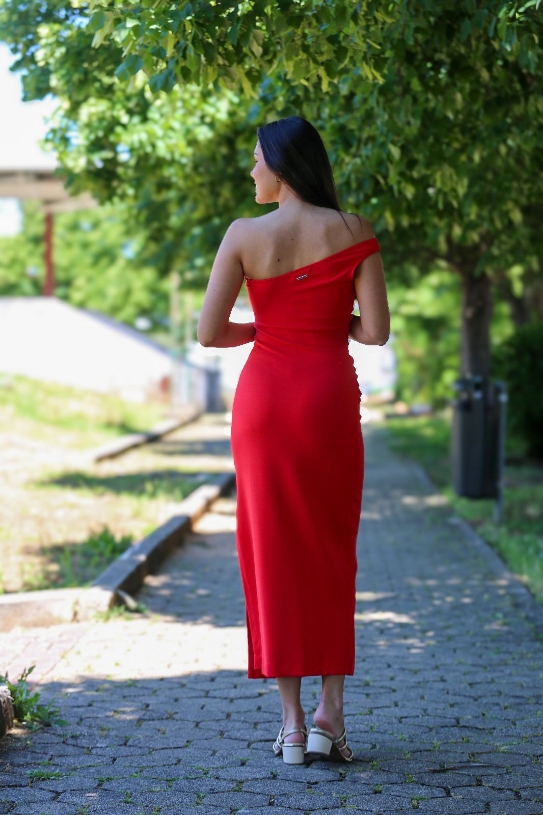 Vestido comprido assimétrico com drapeado
