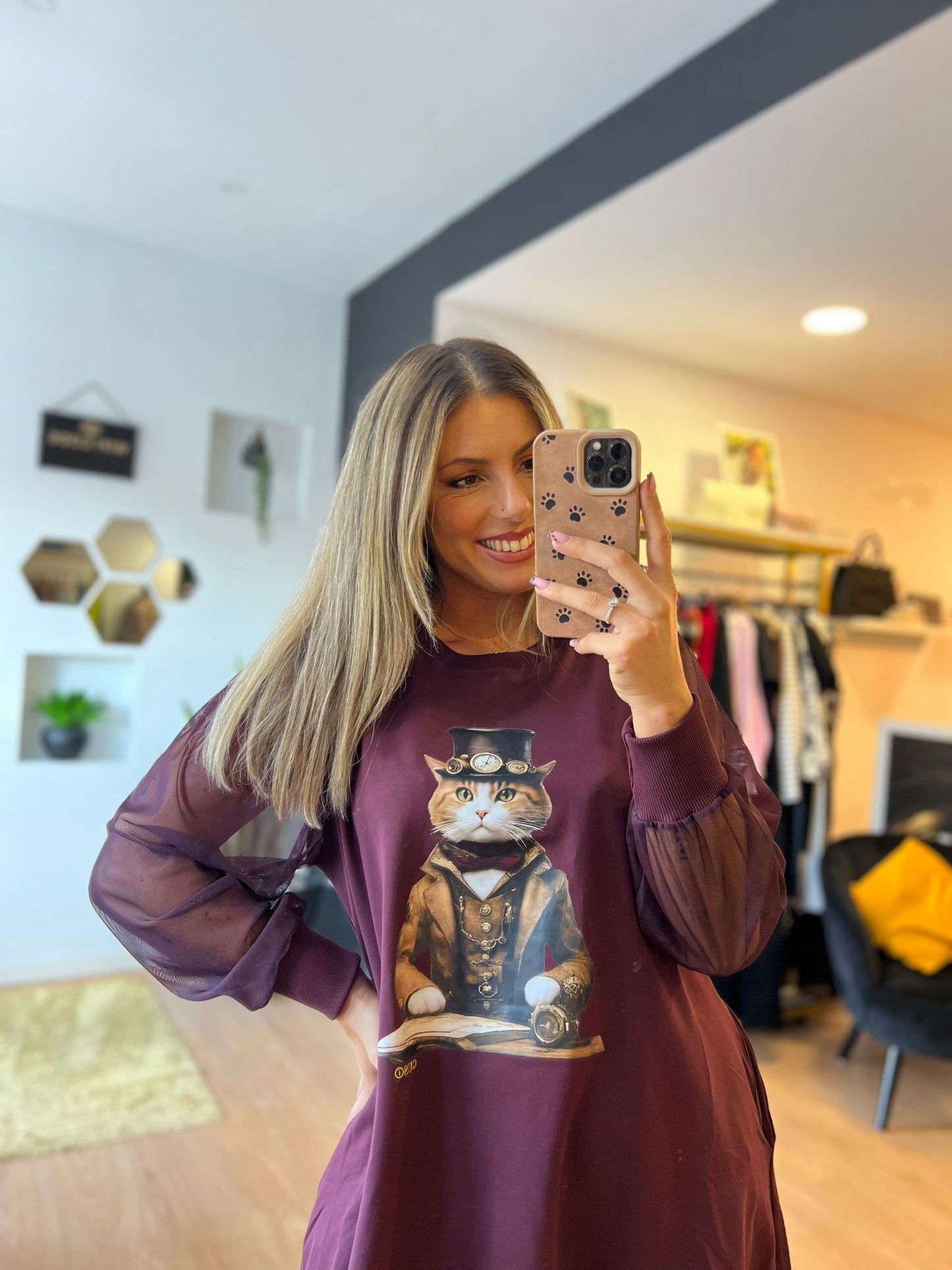 Vestido Oversized Gatinho Bordô com Bolsos