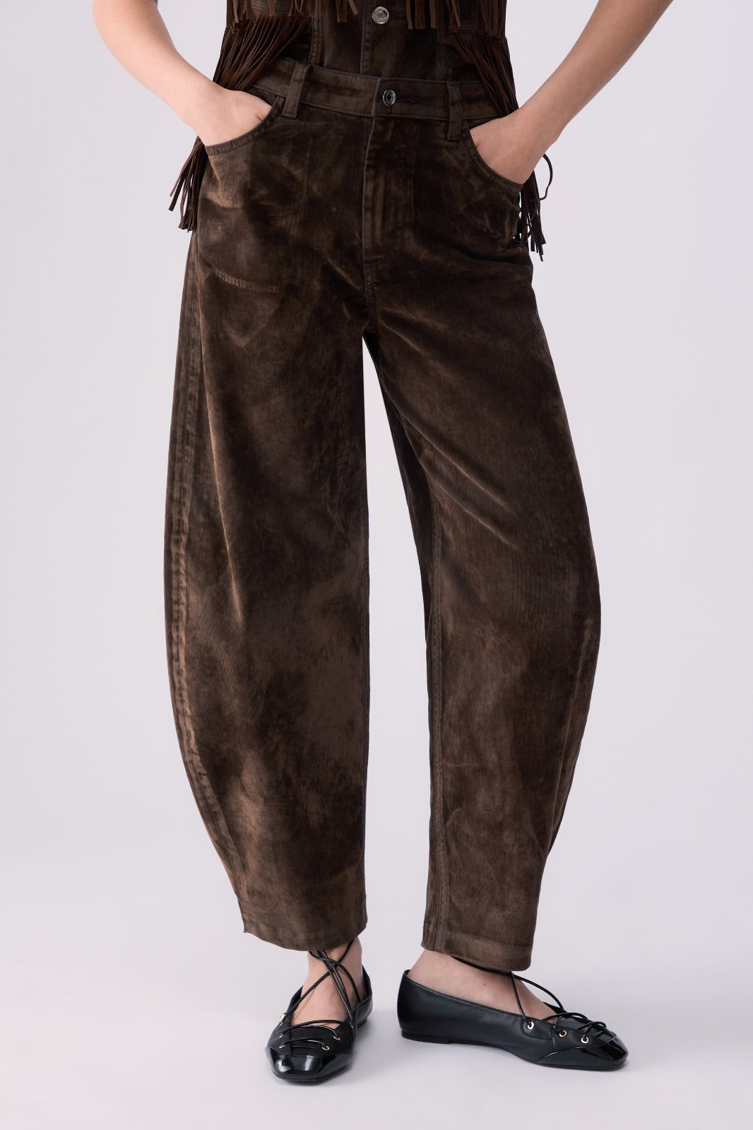 Calça Castanha Efeito Camurça de Cintura Subida