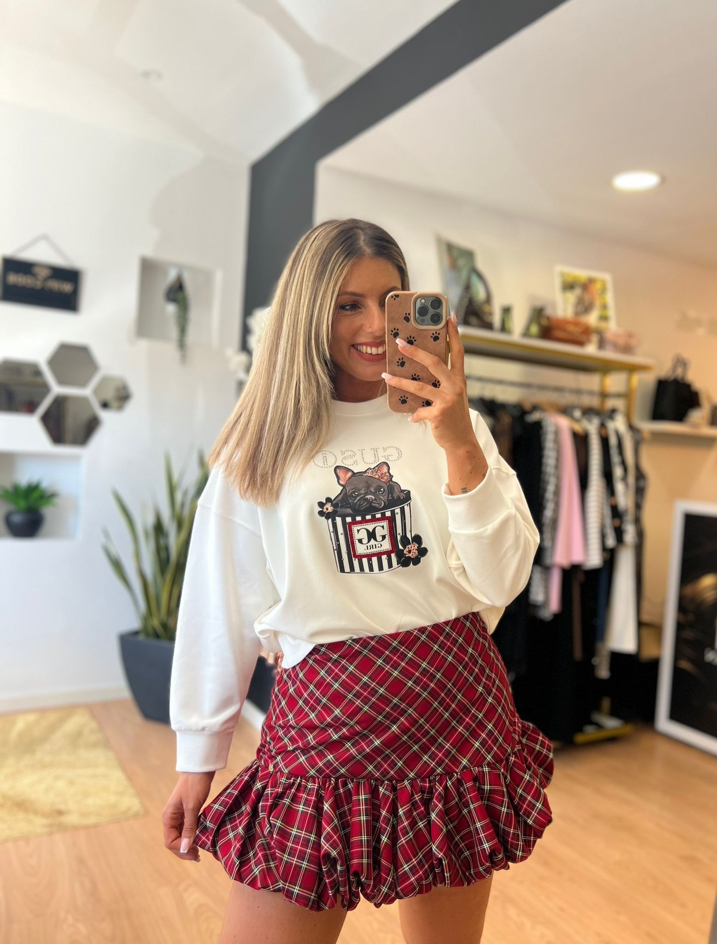 Sweatshirt Branca com Estampa Divertida 🐾