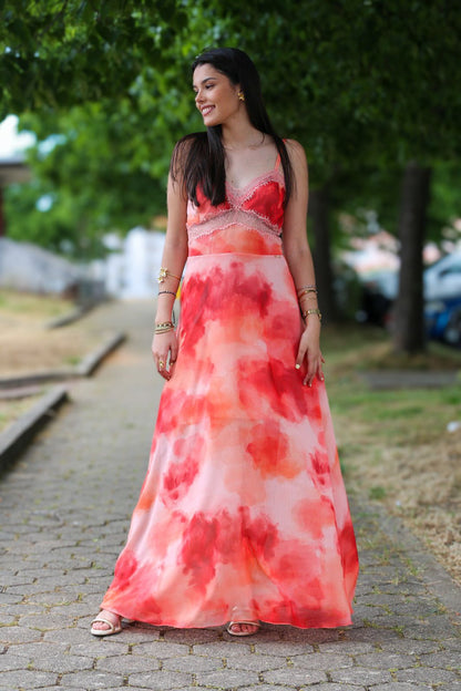 Vestido comprido tye dye com detalhes em renda