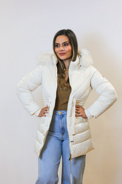 Kispo Acolchoado com Capuz e Pelo – Branco