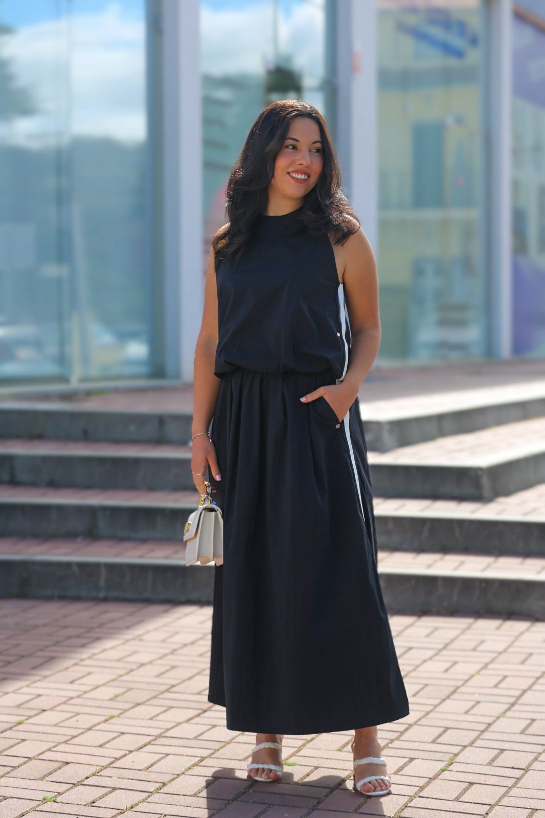 Conjunto Preto Elegante – Top + Saia Midi com Bolsos