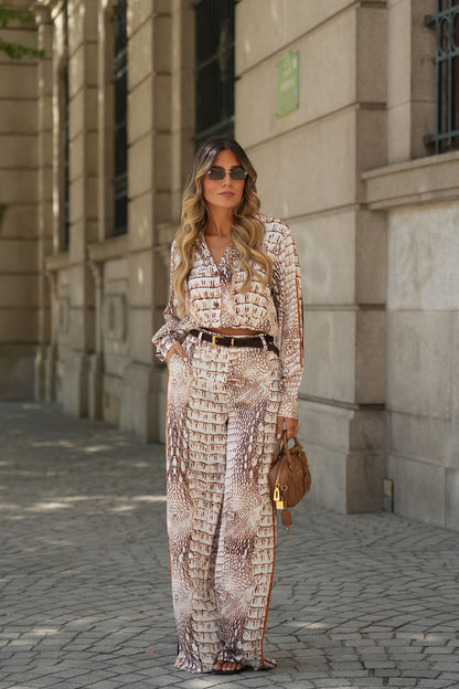 Camisa estampada animal em cetim