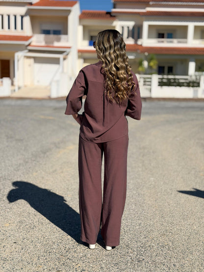 Calça clássica fluída com pinças