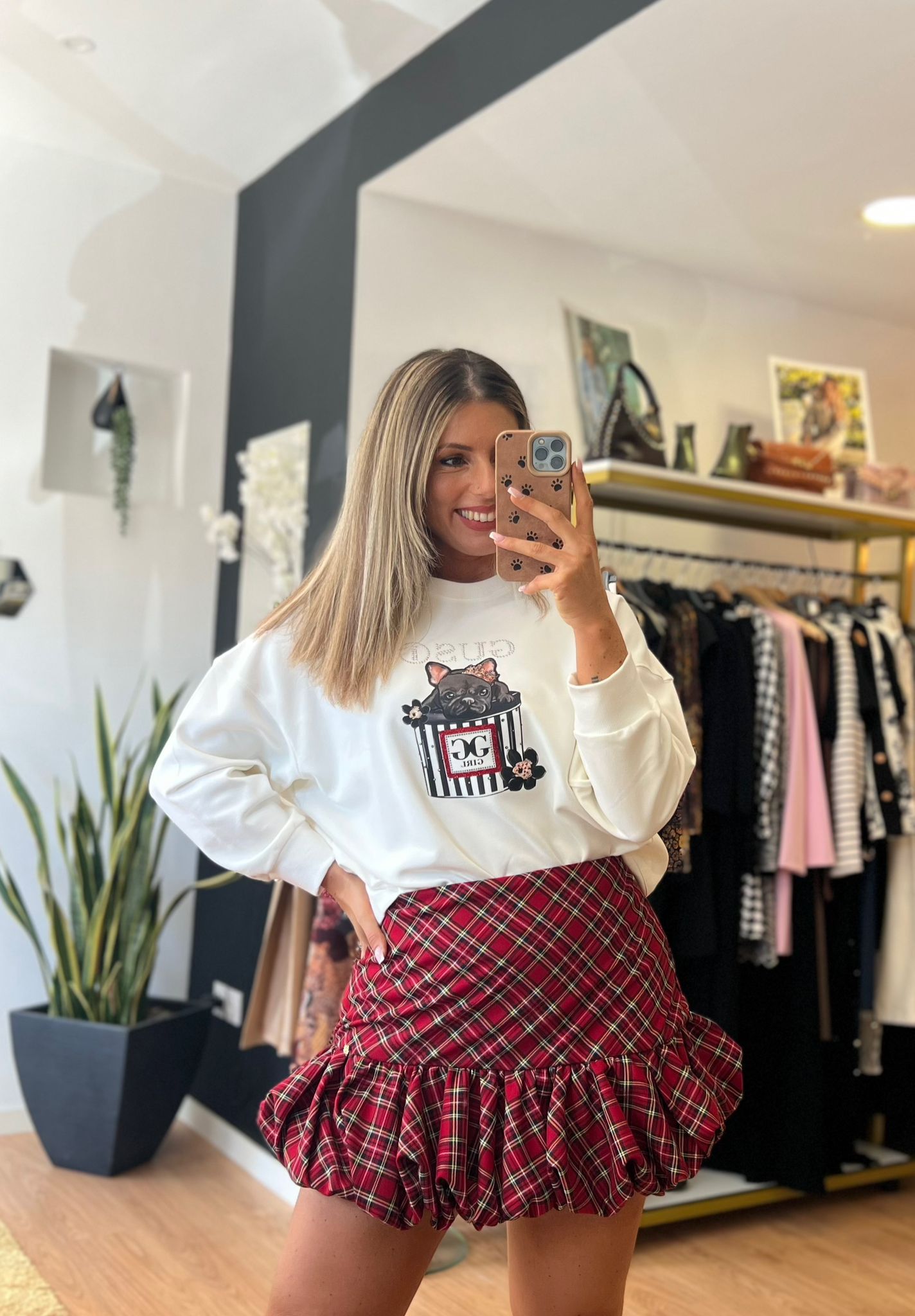 Sweatshirt Branca com Estampa Divertida 🐾