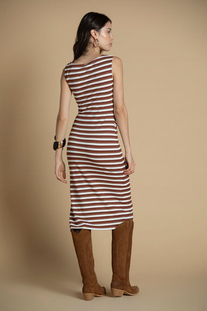 Vestido midi às riscas