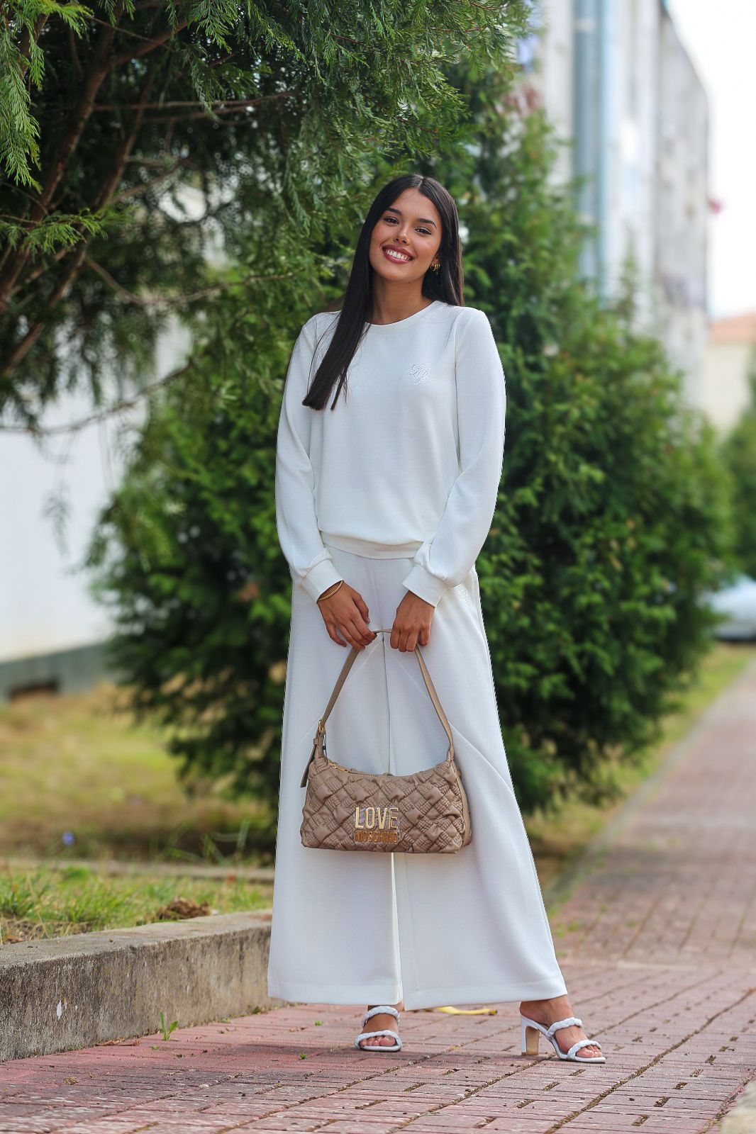 Conjunto branco com calças wide leg