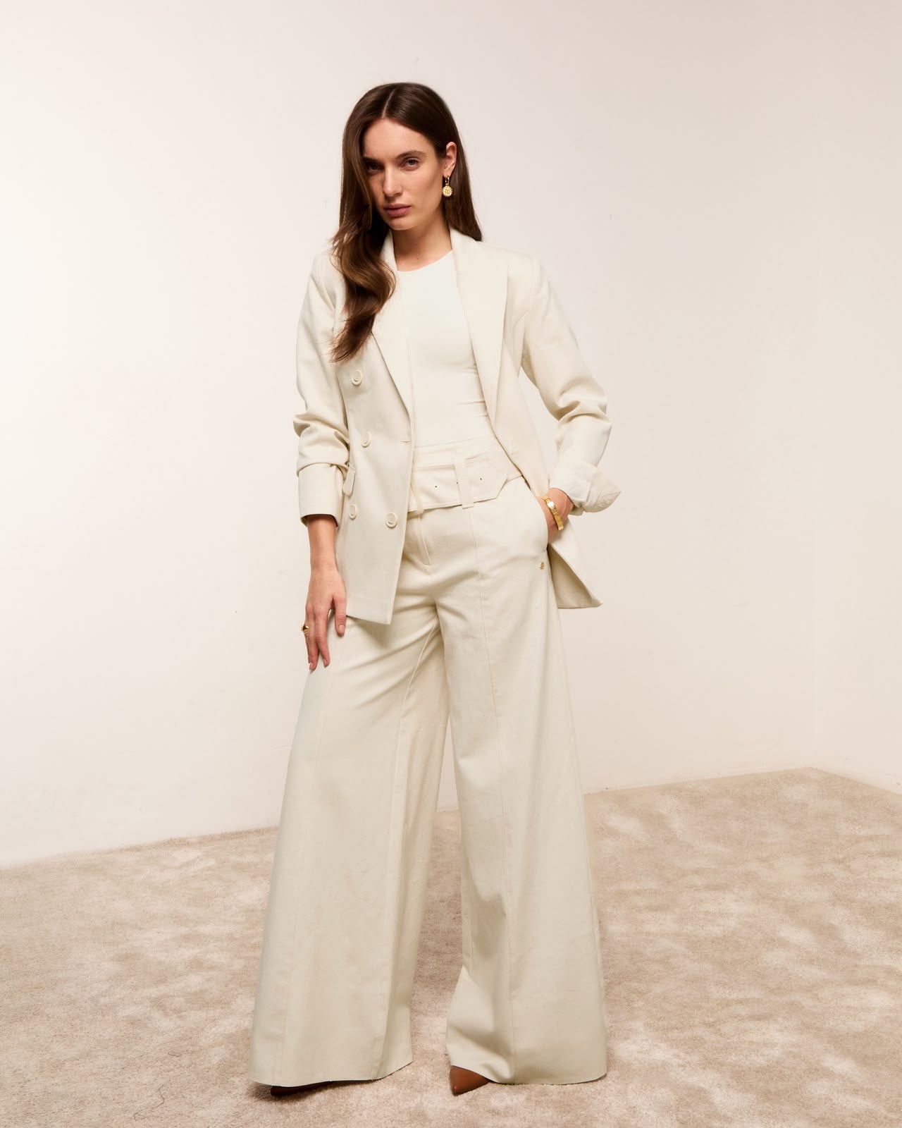 Calça jeans de cintura alta e pernas largas - cru
