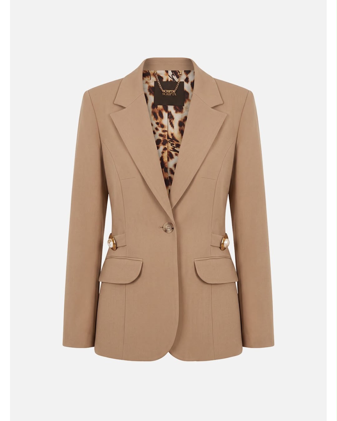 Blazer com acessório dourado