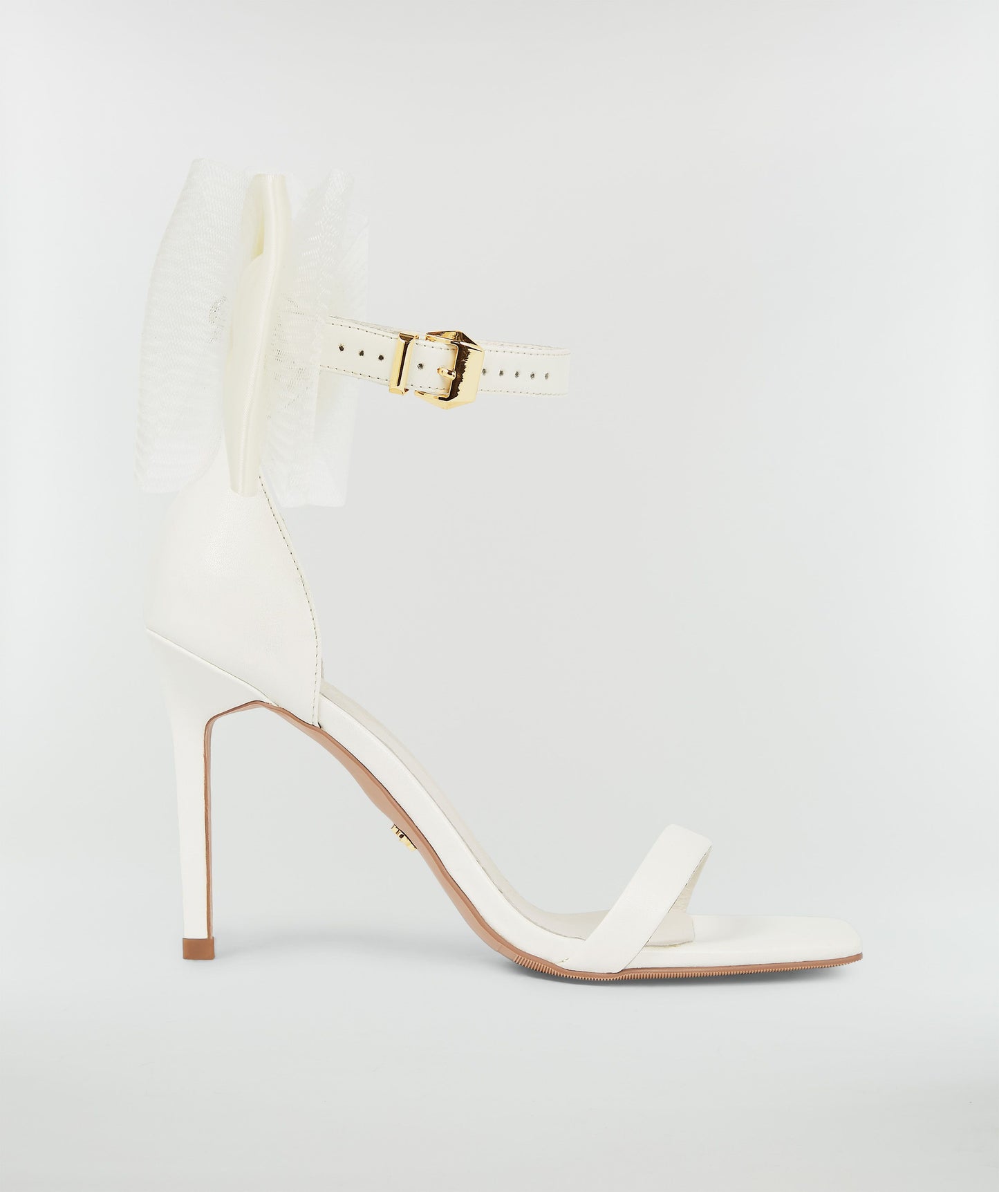 Sapatos de salto branco-creme
