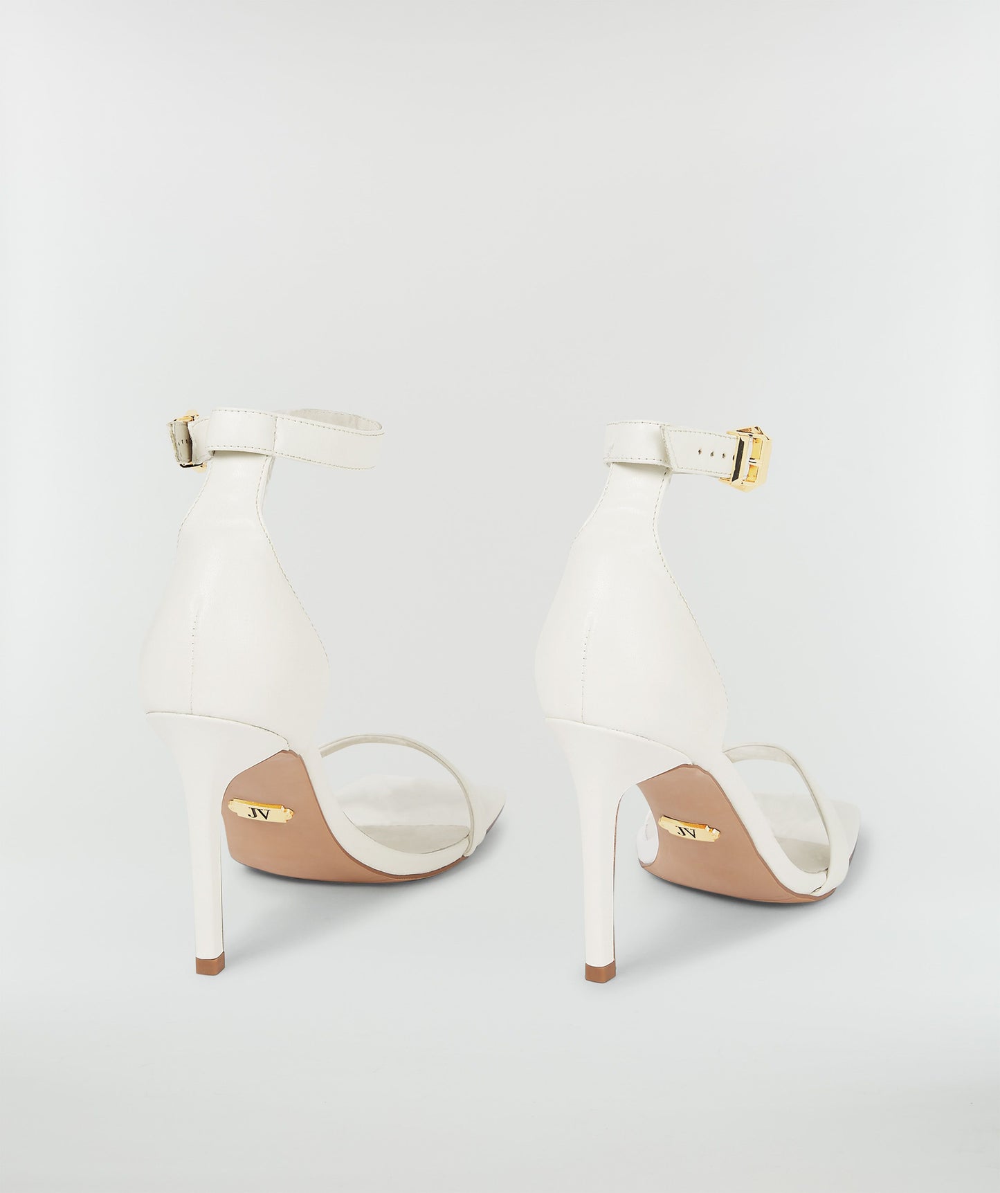 Sapatos de salto branco-creme