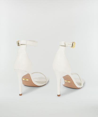 Sapatos de salto branco-creme