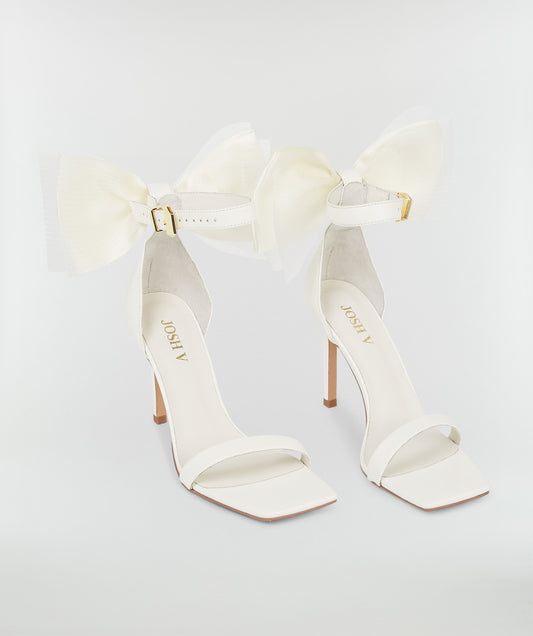 Sapatos de salto branco-creme