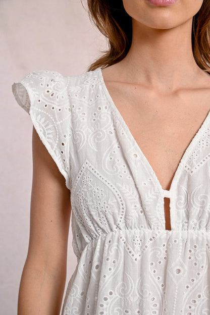 Vestido curto em bordado inglês
