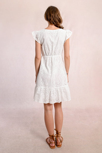 Vestido curto em bordado inglês