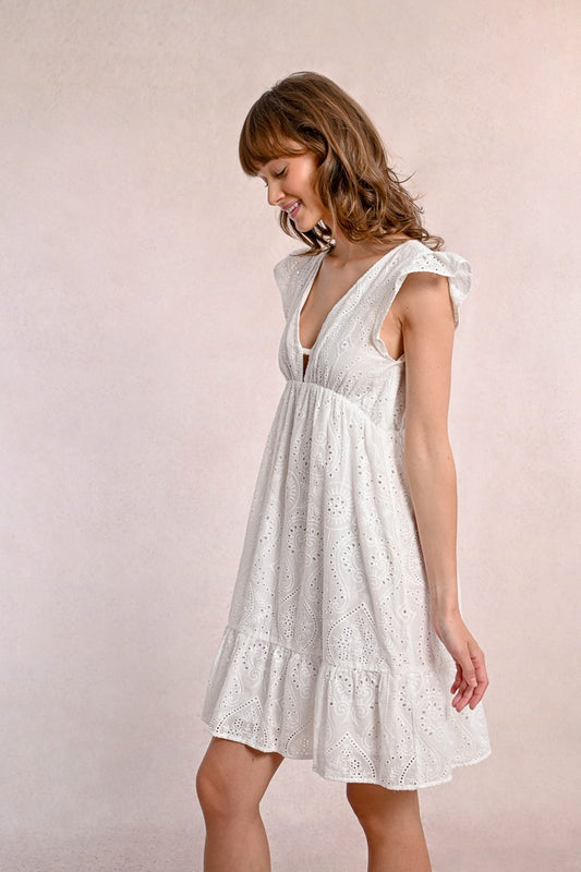 Vestido curto em bordado inglês