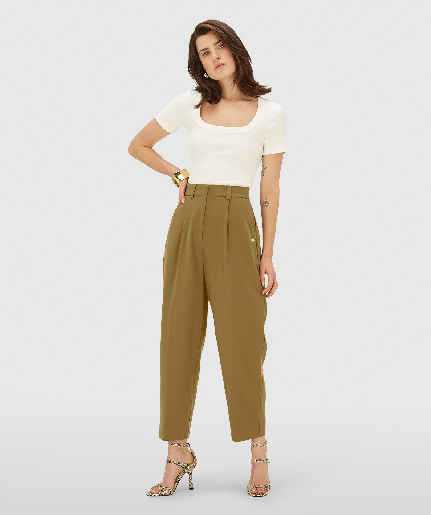 Calça oversized com modelagem balão
