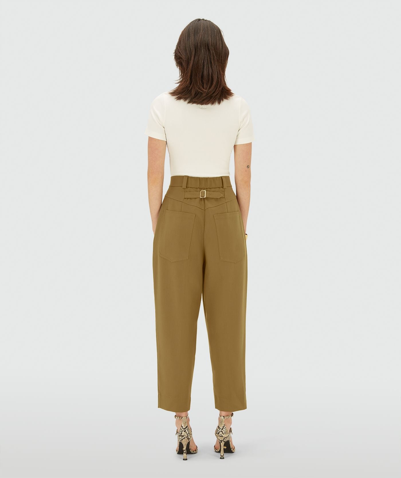 Calça oversized com modelagem balão