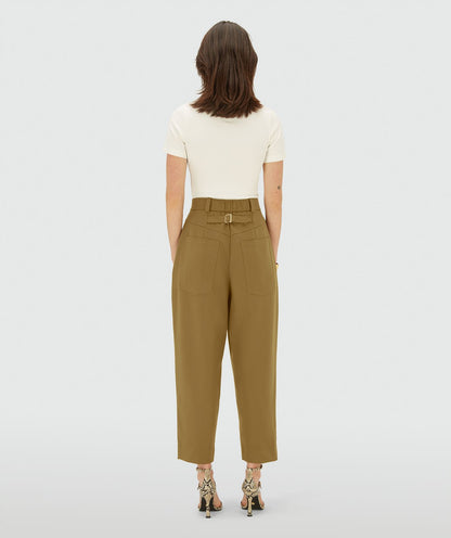Calça oversized com modelagem balão
