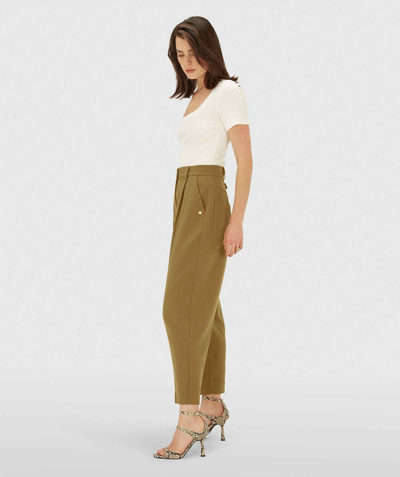 Calça oversized com modelagem balão