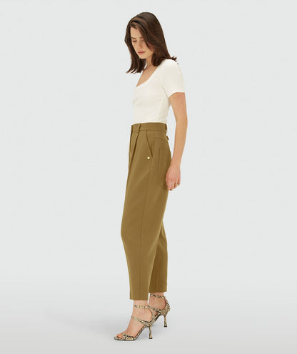 Calça oversized com modelagem balão