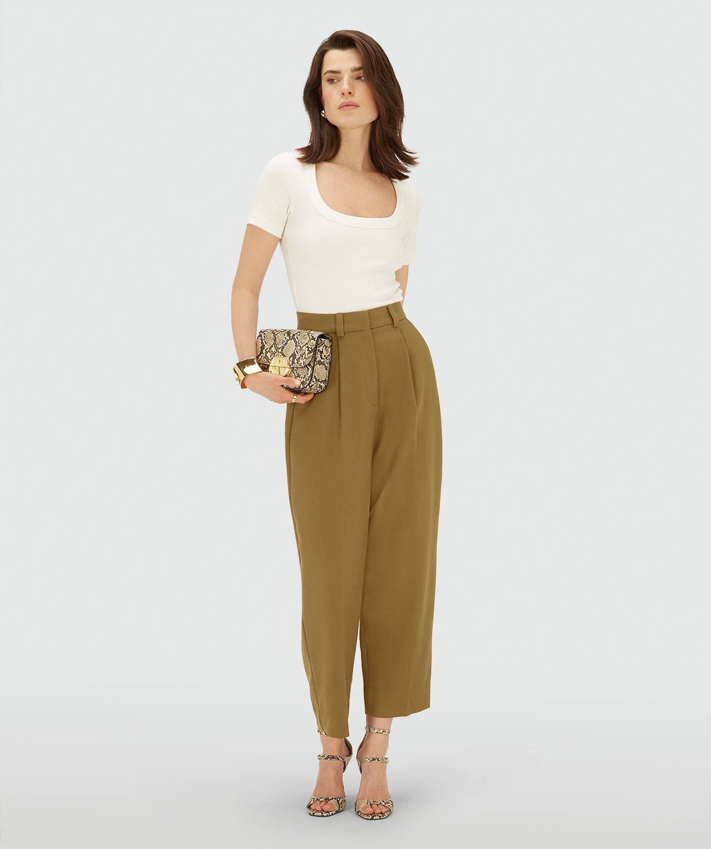 Calça oversized com modelagem balão