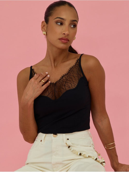 Top de alça fina com renda