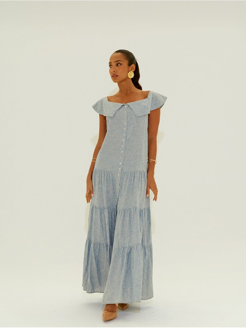Vestido comprido em linho com decote quadrado